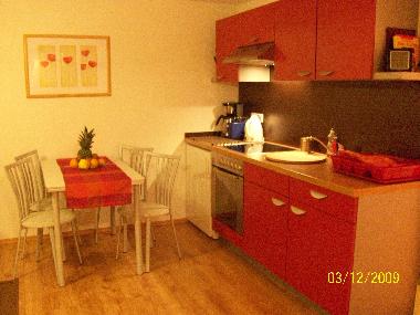 K�chenzeile mit Essecke