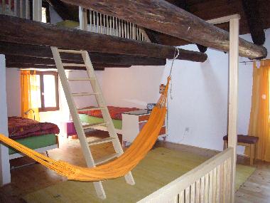 grosses Zimmer mit 2 Betten im 2. Stock