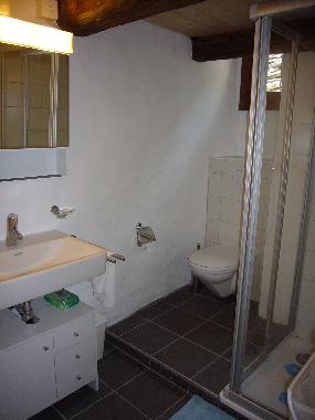 neuses Bad mit Dusche/WC