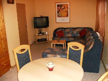 Wohnzimmer mit Essecke ( Schlafcouch fr 2 Personen )
