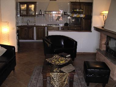 Wohnzimmer mit abgeteilter K�che 