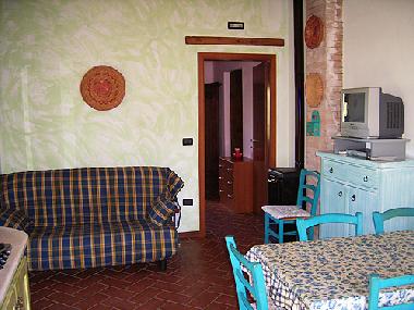 Schlafcouch + Fernseher + Kachelofen