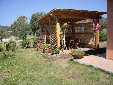 Sch�ner �berdachter Freissitz mit Gartenm�bel