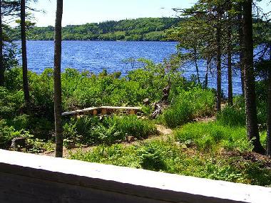 Blick vom Deck direkt auf den See