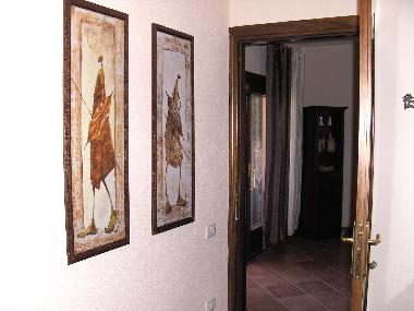 Flur zu den beiden Schlafzimmer und zum Bad