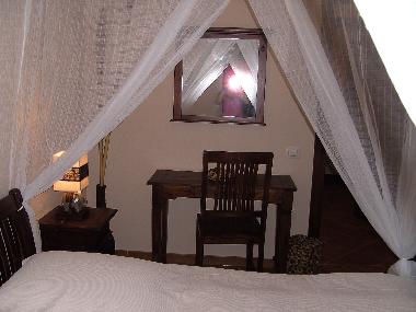 Schlafzimmer - das Himmelbett l�dt ein - 