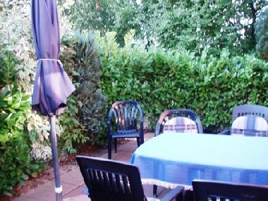 Die sicht- und windgeschtzte Terrasse