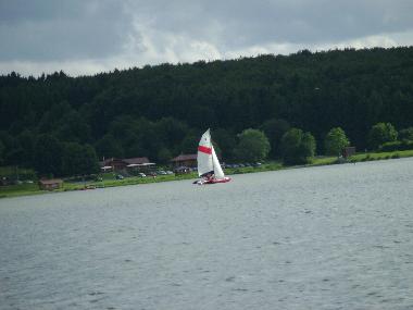 2 km entfernter Wiesensee mit Golfplatz