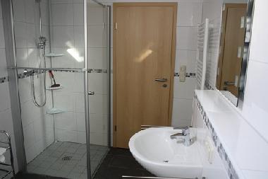 Dusche und Waschraum