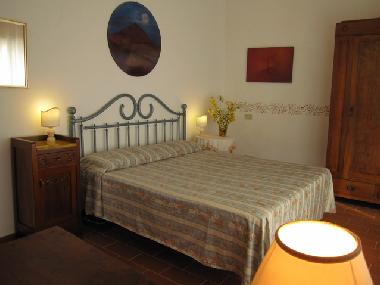 Helles ebenerdig gelegenes Doppelzimmer mit grosser Fenstertr. 