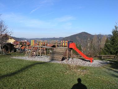 Der Spielplatz beim Haus