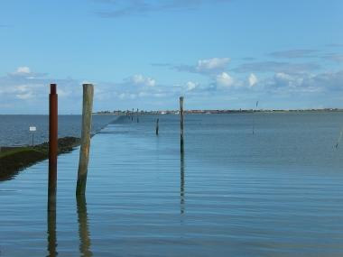 Hafen Nemersiel mit Blick auf Baltrum