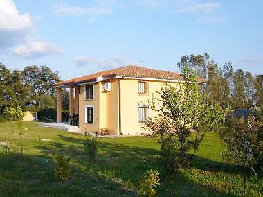 Aussenansicht mit Garten