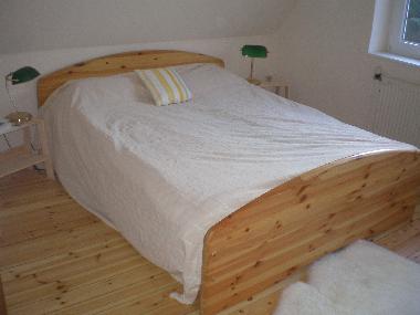 Grosses gem�tliches Schlafzimmer