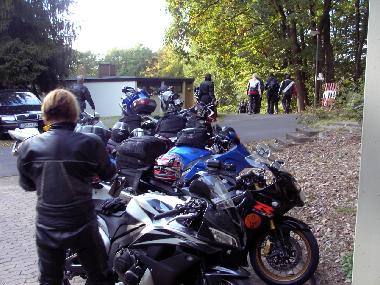 Ankunft einer Motoradgruppe
