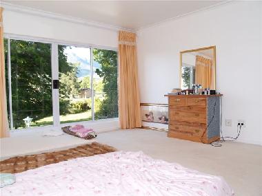 Doppelschlafzimmer oben, m. fantastischem Blick, vor Renovierung