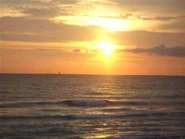 Ein normaler Sonnenuntergang am Schoensten Strand der USA