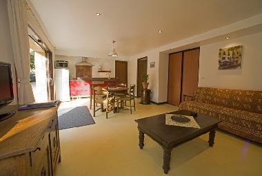 Wohnbereich mit K�che