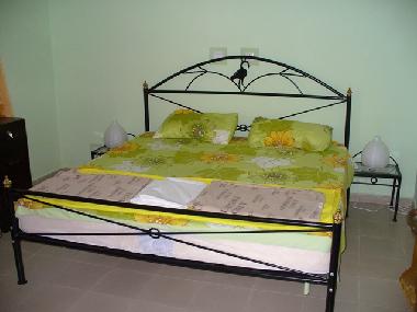 Doppelbett 180x190cm, Gesundheitsmatratze, Bettzeug