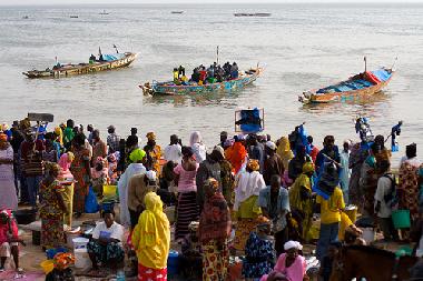 das bunte Treiben im Fischerhafen von MBOUR