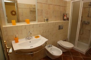 Hochwertige Badezimmer mit Dusche oder Badewanne