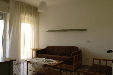 Wohnzimmer mit Balkon