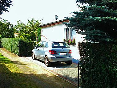 Parkplatz f�r PKW am Haus