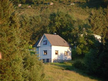 Ferienhaus vom Fjord aus gesehen