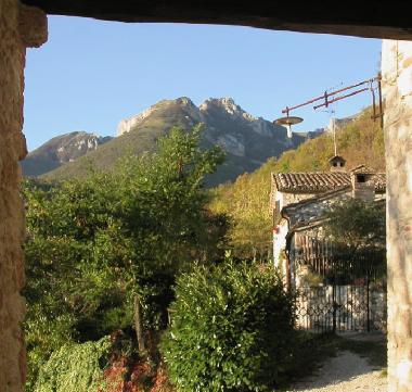 Die Berge  von der Durchfahrt aus