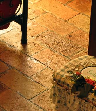 Der alte Terracotto Fussboden