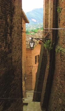 Die Kirchenmauer in Sarnano