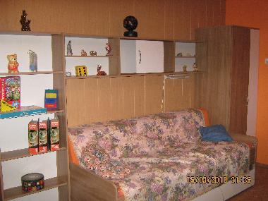 Kinderzimmer mit Bett (+zweites ausziehbares Bett)