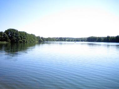 der 250m entfernte Schlesersee l�dt zum baden ein