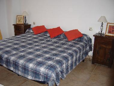 Gro�es Schlafzimmer mit eigenem Bad