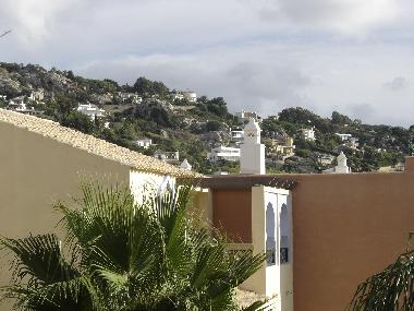 Blick vom Haus auf gegen�berliegenden H�gel