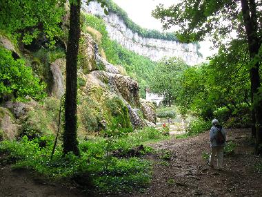...oder unter den Felsen der Recul�e de Baume-les-Messieurs
