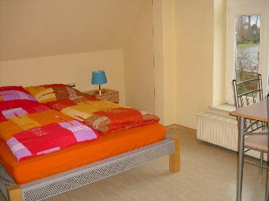 Doppelbett im West-Schlafzimmer - No. 2; Einzelbett links