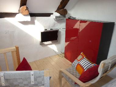 Fernsehecke mit Sat TV/ Kleiderschrank