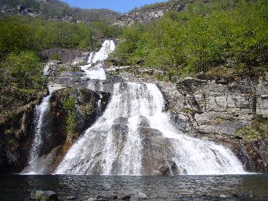 Kaskade mit Badeplatz (5 Autominuten)
