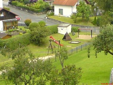 Blick auf den nahegelegenen Spielplatz