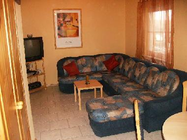 Wohnzimmer mit Essecke ( Schlafcouch fr 2 Personen )