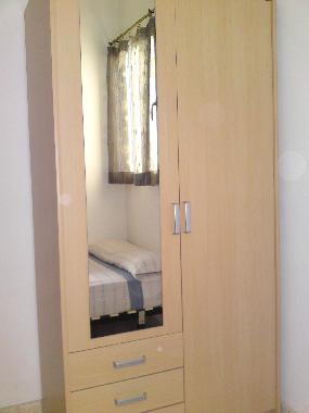 Zimmer mit toilette.