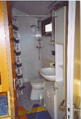 Badezimmer mit Dusche