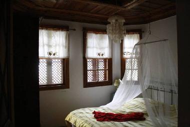 Schlafzimmer mit Doppelbett