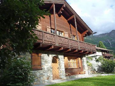 Im Untergeschoss liegt das separate Zimmer mit Dusche/WC