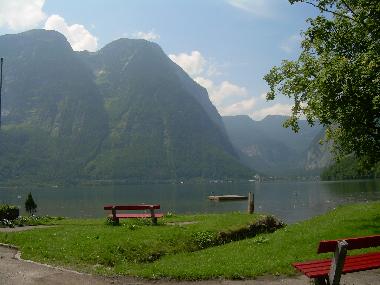 Der Hallst�tter See mit Traumkulisse im Sommer (Badesee mit Strandbuffet u. gro�em Spielplatz)