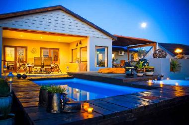 Vorderansicht mit Fr�hst�cksterrasse