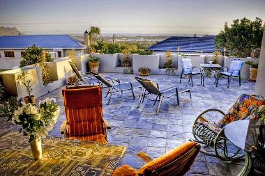 Panoramaterrasse mit Sitzecke des Zimmer Meerblick