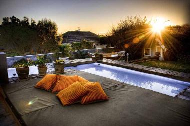 Pool und Jacuzzi mit gro�er Liegewiese