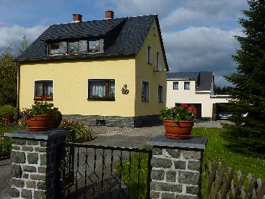Wohnhaus mit Ferienhaus 